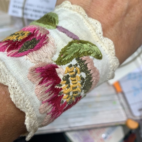 Upcycled linen and embroidered wrist cuff - Picture 3 of 4